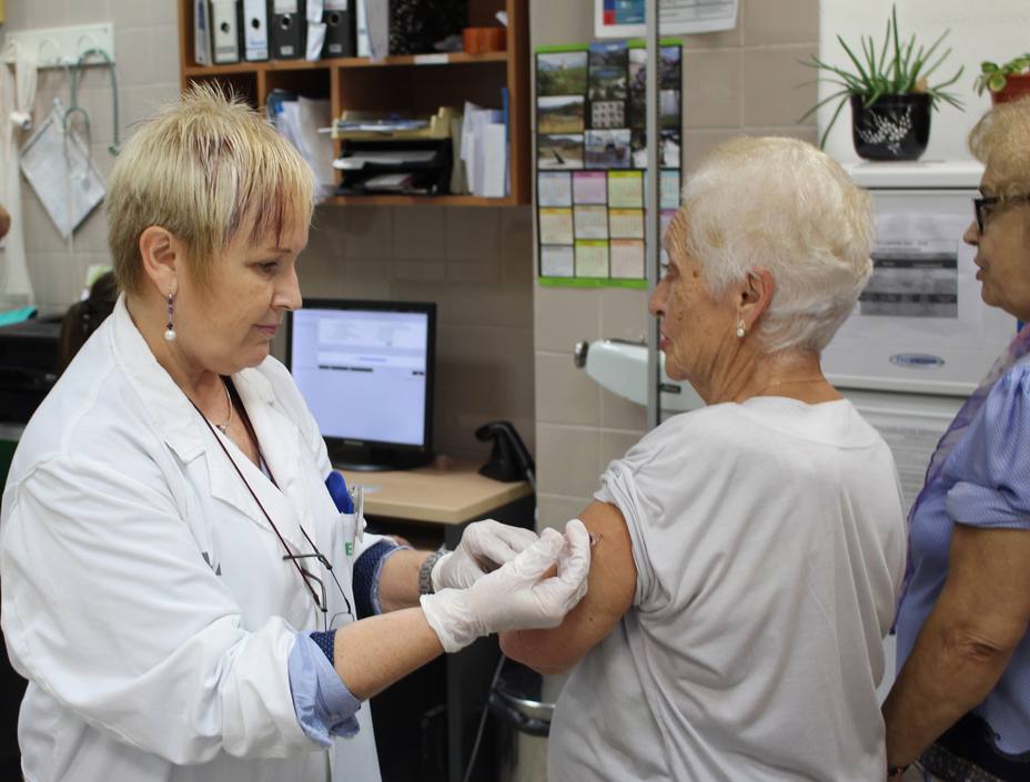 Los enfermeros podrán recetar medicamentos y dispensar vacunas desde este miércoles