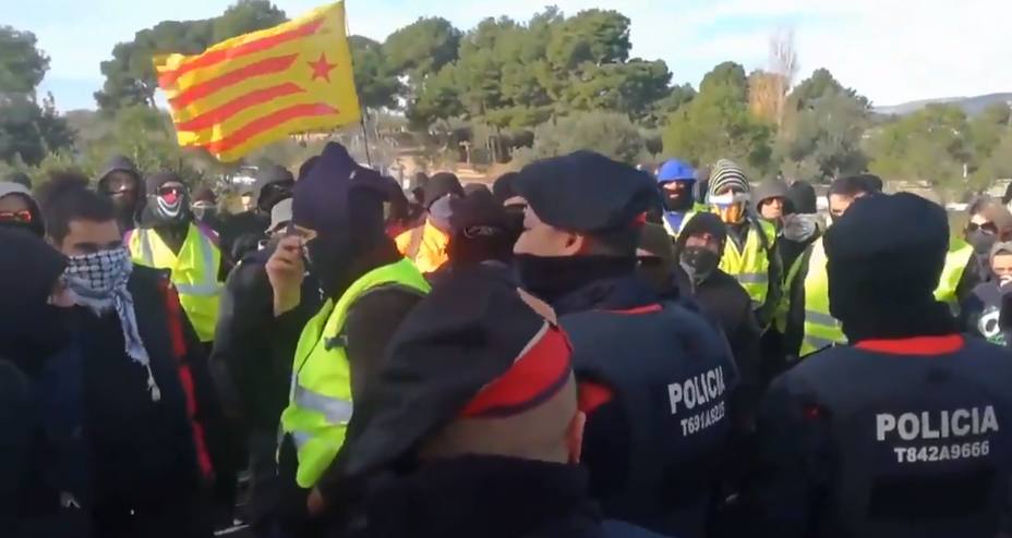 El vídeo que demuestra la tibieza de los mossos con los CDR