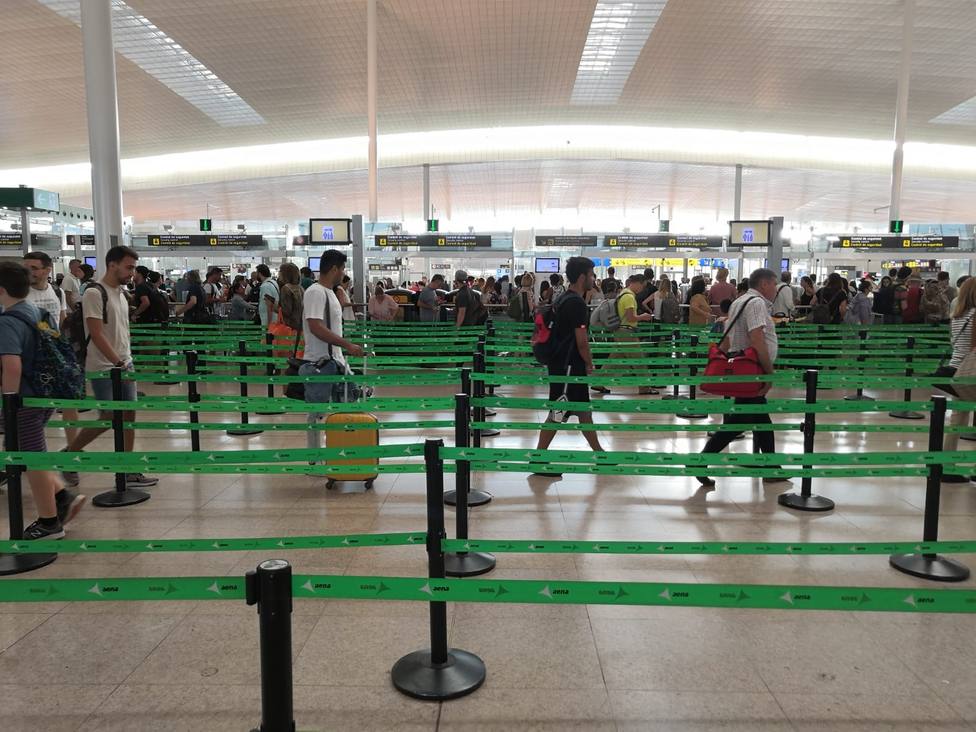 El personal de seguridad del Aeropuerto de Barcelona cumplirá un mes en huelga este lunes