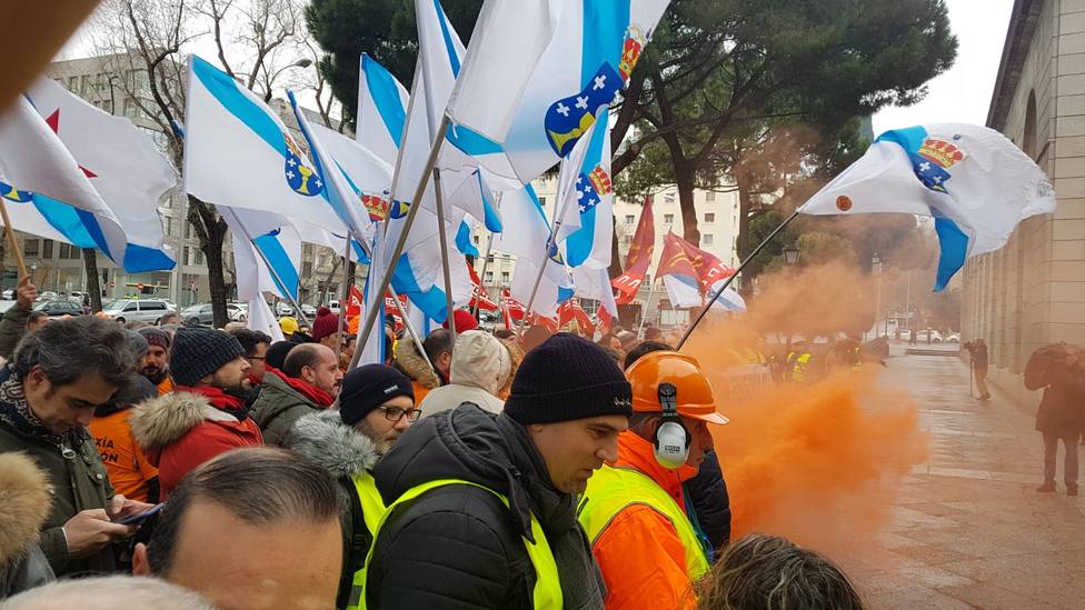 Trabajadores de Alcoa piden en Madrid la dimisión de la ministra de Transición Ecológica