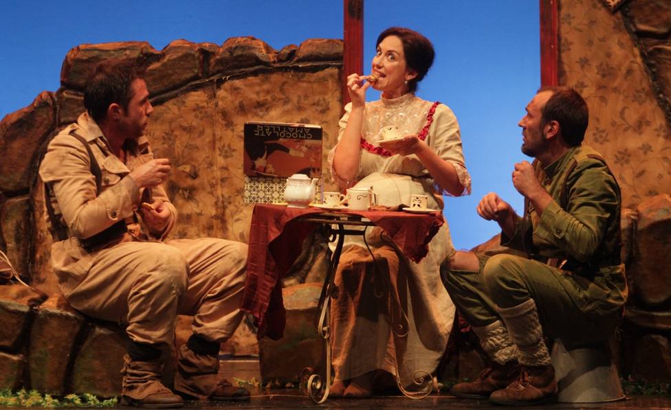Una escena de la obra  Nana para un soldado de Teatro Os Ghazafelhos