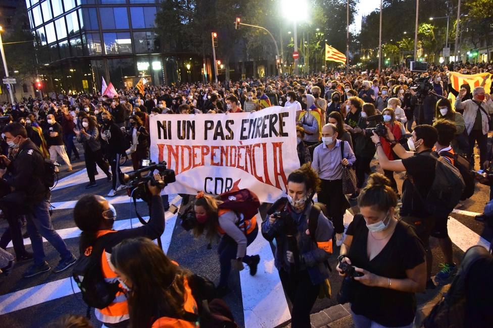 Los CDR protestan en el centro de Barcelona por la inhabilitación de Torra