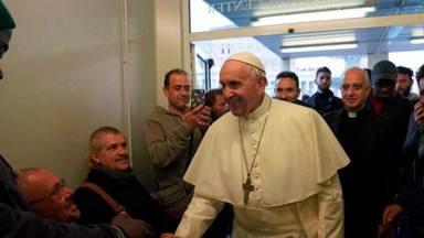 Papa Francisco con los pobres de SantEgidio