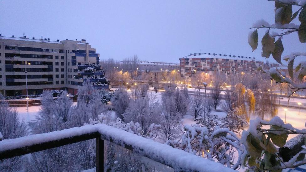 La nieve llega a Logroño y complica el tráfico en La Rioja
