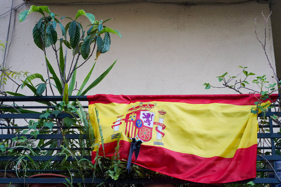El Ayuntamiento de Madrid subvenciona con 12.750 € un proyecto para renovar banderas de España de los balcones