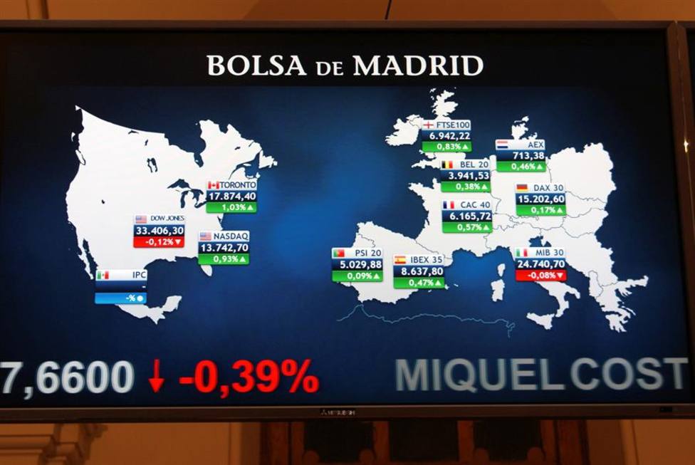 La Bolsa española subió este jueves el 0,47 % y recuperó el nivel de los 8.600 puntos