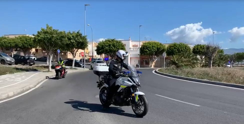 La Policía Local de Almería dobla las denuncias por vulnerar el toque de queda