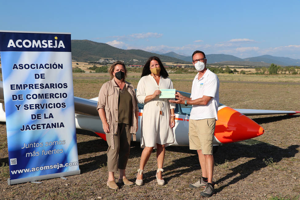 Nuria Romeo, ganadora del concurso, con Marian Bandrés y Yago Alonso