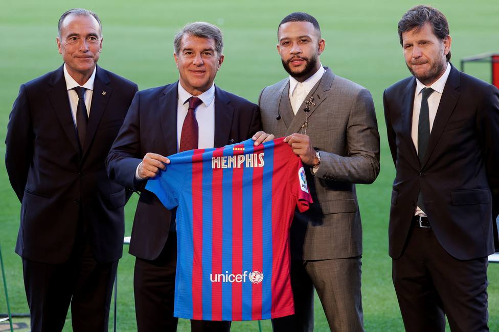 Presentación de Memphis Depay como nuevo jugador del FC Barcelona