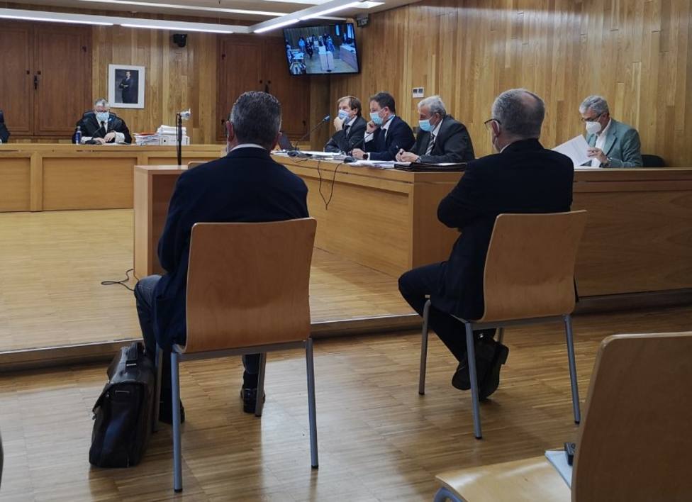 Ambos acusados durante la vista oral en la Audiencia de Lugo