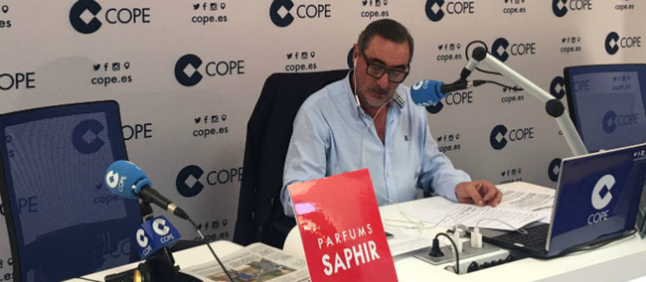 Carlos Herrera en la sede de Parfum Saphir en Zaragoza.