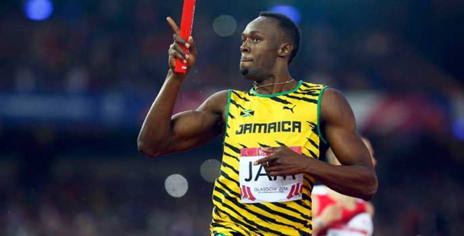 Bolt celebra su victoria en Glasglow. (Reuters)