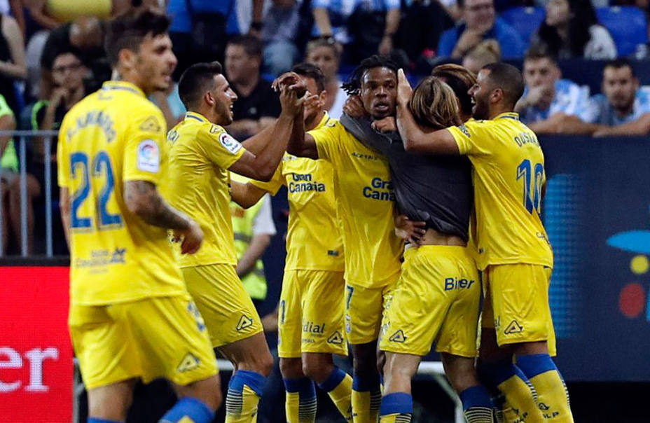 Las Palmas celebra uno de sus goles al Málaga (@LaLiga)