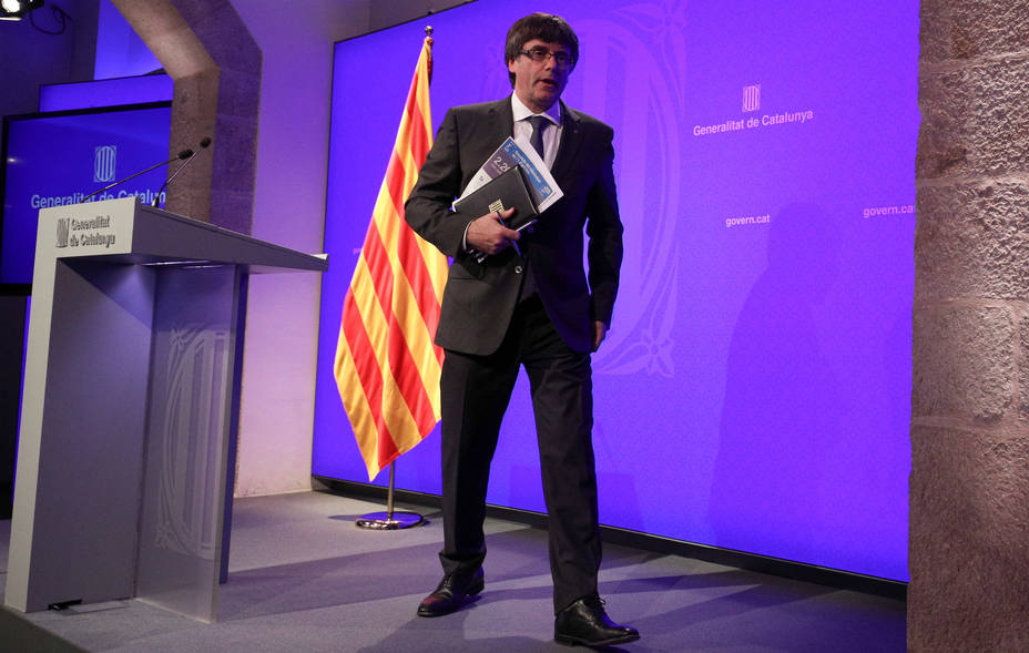 Carles Puigdemont tras la rueda de prensa del 2-O. REUTERS
