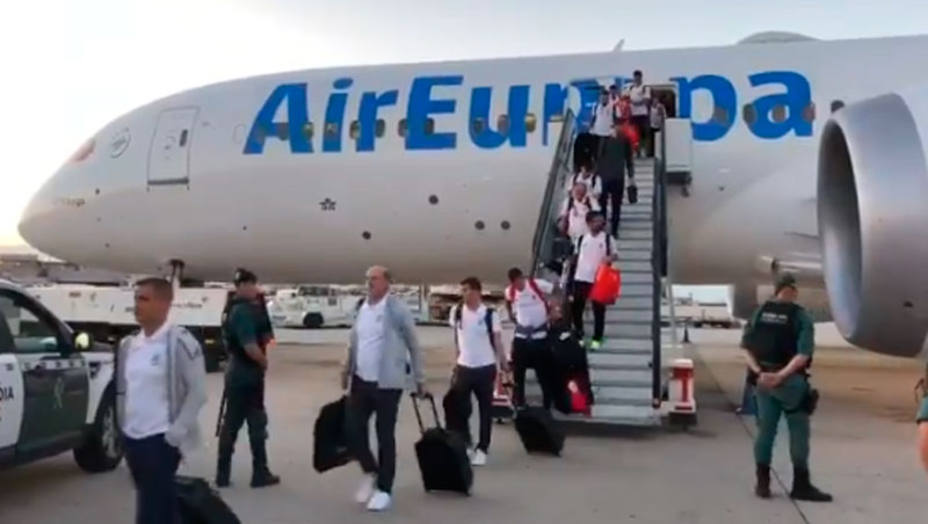 La selección española de fútbol, a su llegada al Aeropuerto Adolfo Suárez de Barajas