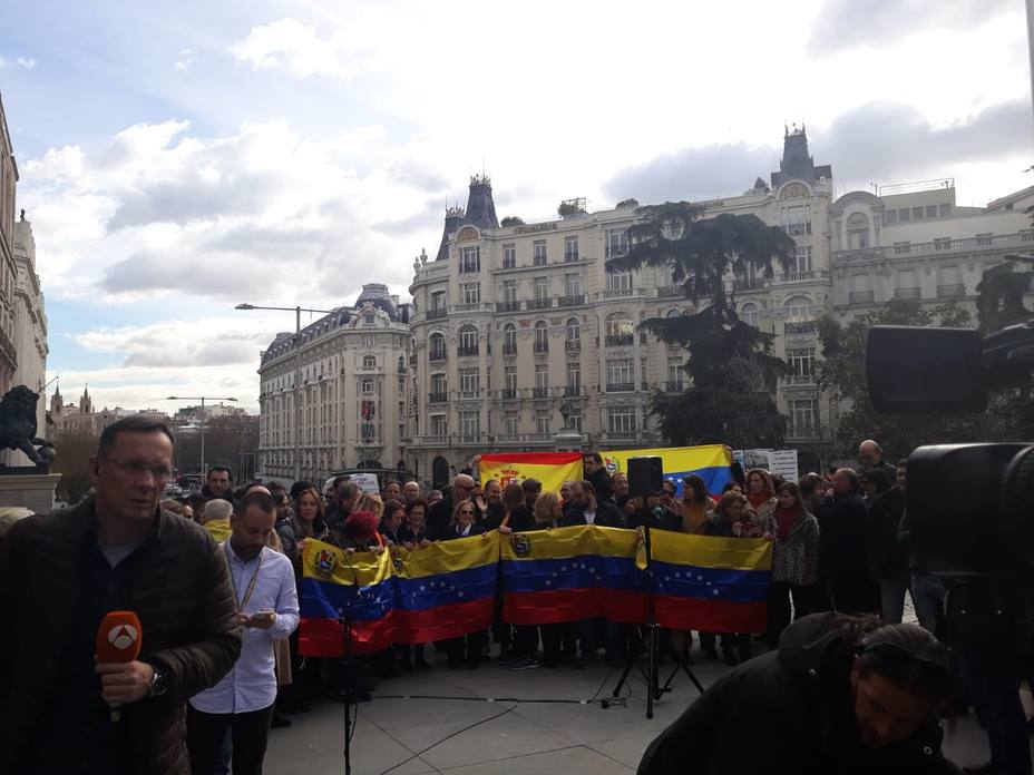 El padre de Leopoldo López avisa a Borrell de que no cabe diálogo con los sátrapas del régimen de Maduro