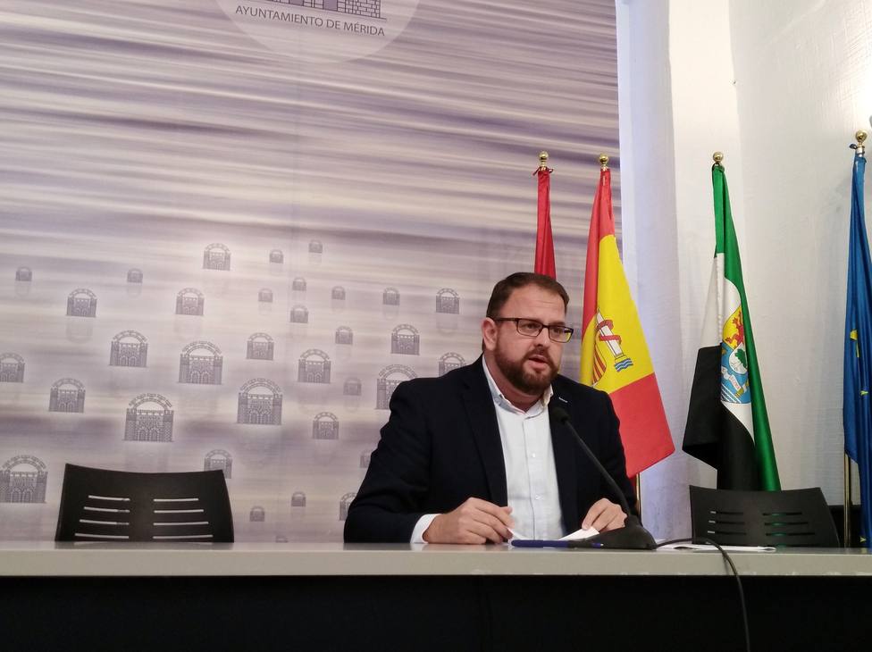 El alcalde de Mérida pide disculpas a Ábalos en nombre de la ciudad y dice que todo político es recibido cordialmente