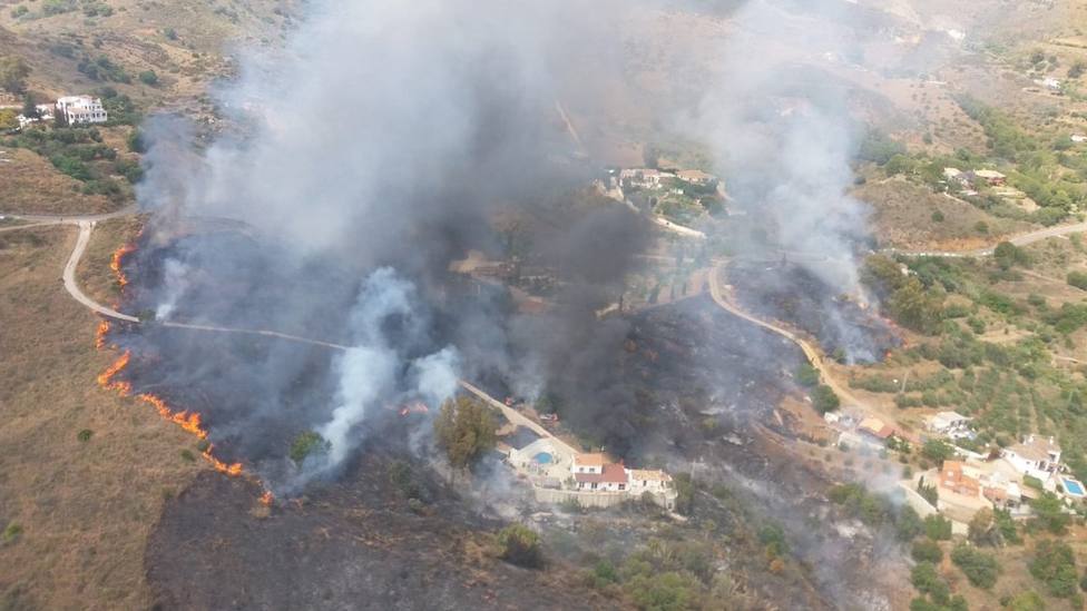 Estabilizado el incendio forestal declarado en el paraje Valtocado de Mijas (Málaga)