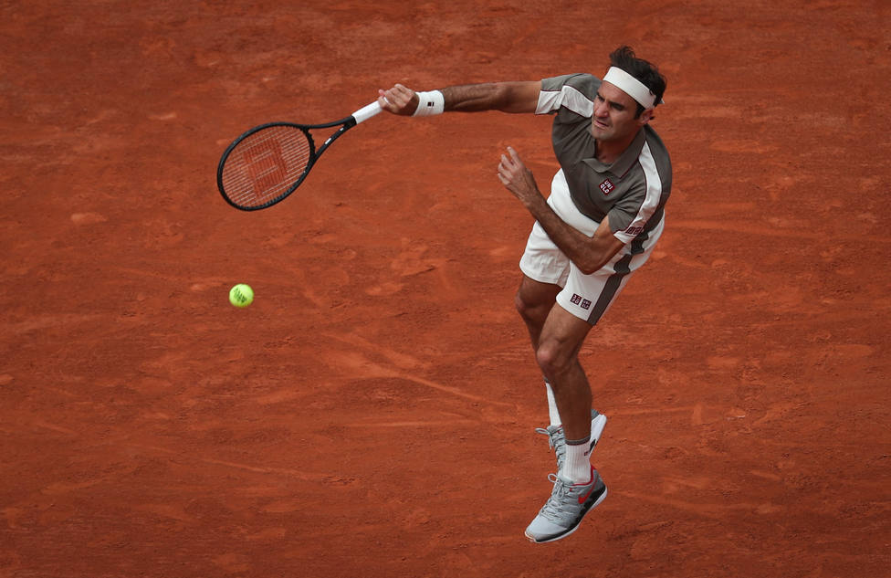 Federer, Nishikori y Tsitsipas debutan con triunfos por la vía rápida