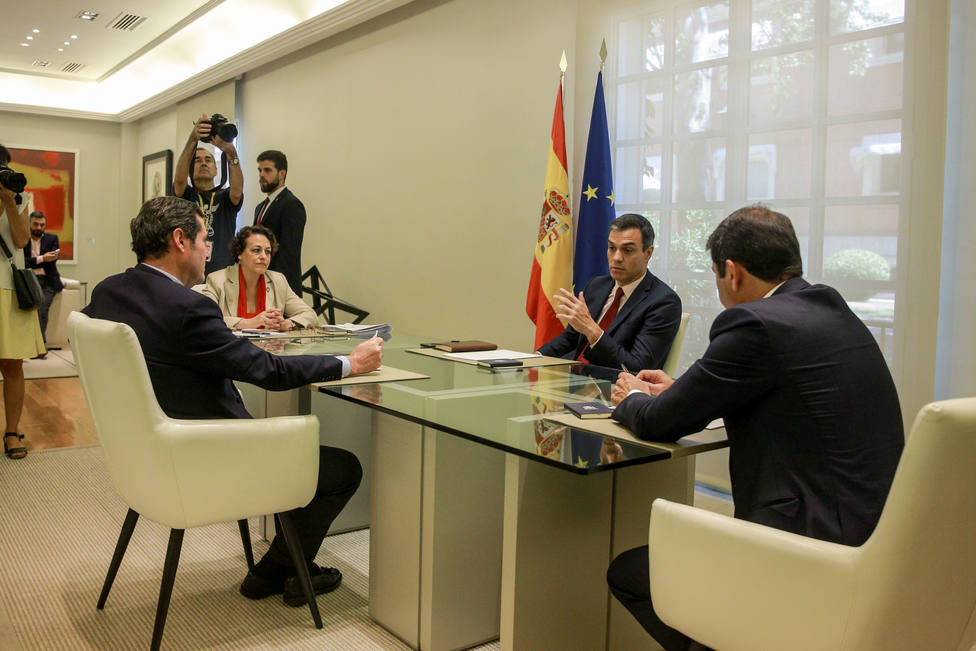 CEOE pide a Sánchez un Gobierno moderado y estable y avisa del complicado entorno internacional
