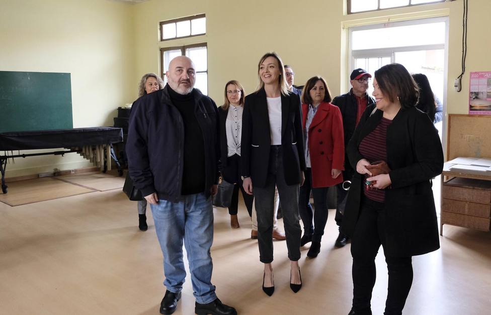 Fabiola García en su visita a Ares en compañía de su alcalde, Julio Iglesias - FOTO: Xunta