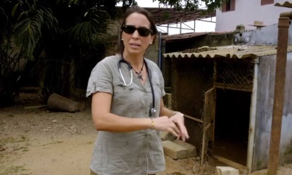 La ferrolana Rebeca Atencia es veterinaria y directora del Instituto Jane Goodall Congo (IJG) - FOTO: IJG