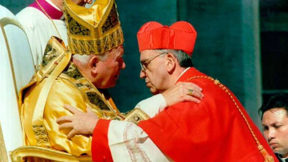 Francisco recuerda a Juan Pablo II como un Papa de oración, cercanía y justicia durante la misa en su tumba
