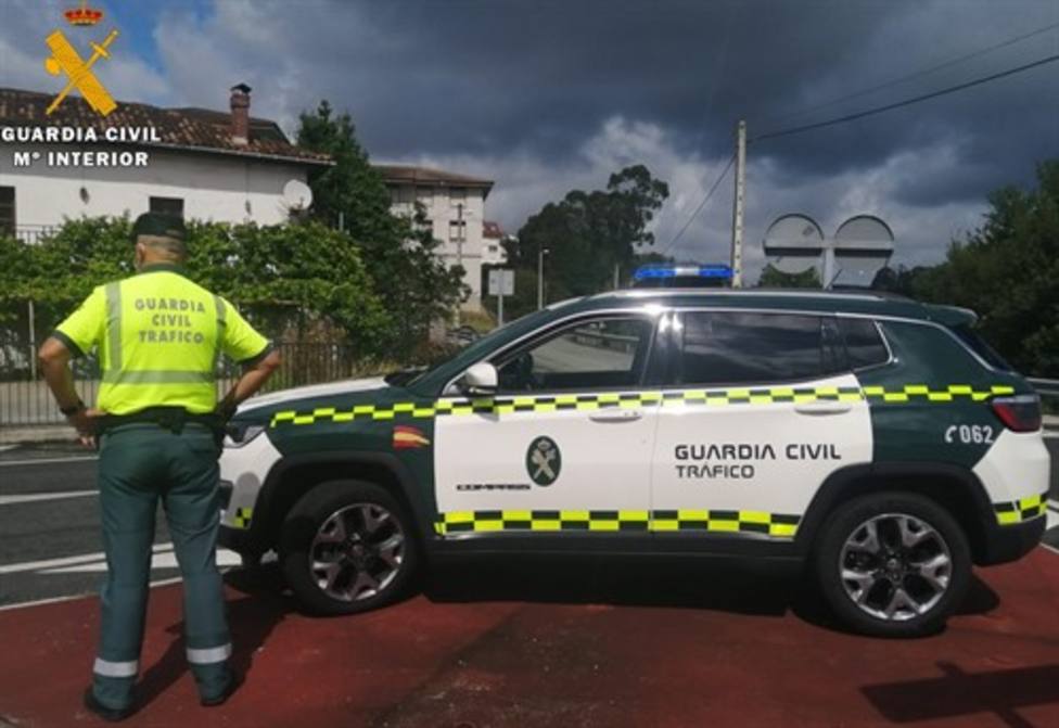 La Guardia Civil auxilia a un menor de 4 aÃ±os que se atragantÃ³ al comer en el coche
