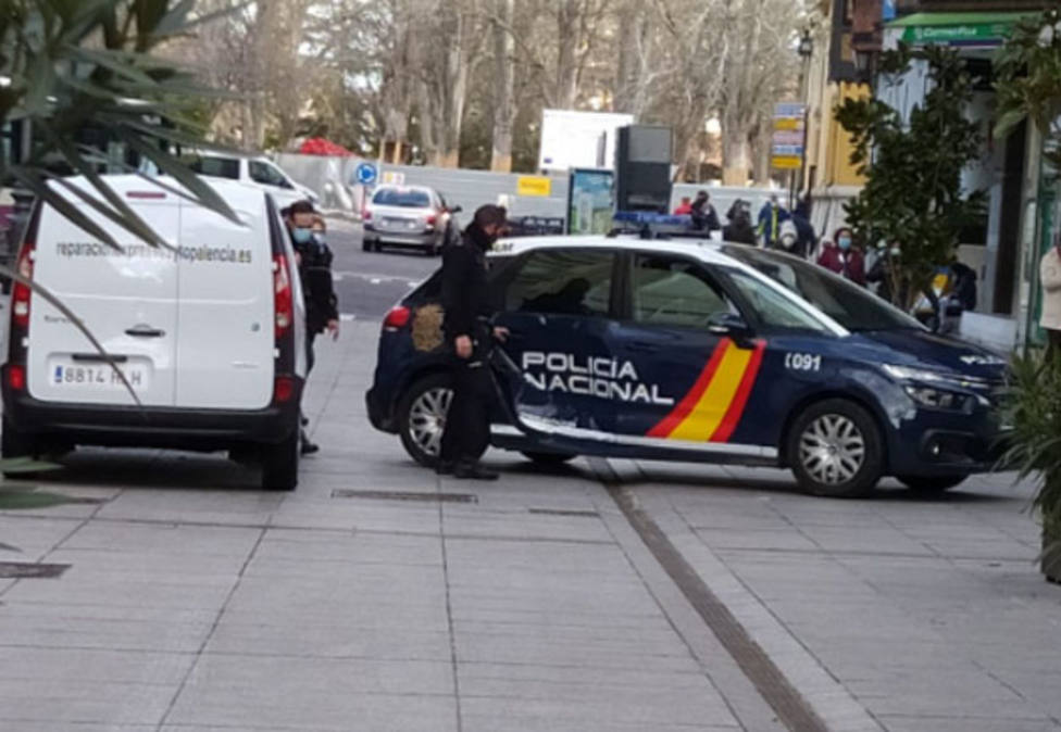 Atestado en la C/ Mayor entre un vehiculo del Ayuntamiento y un coche de la Policía Nacional