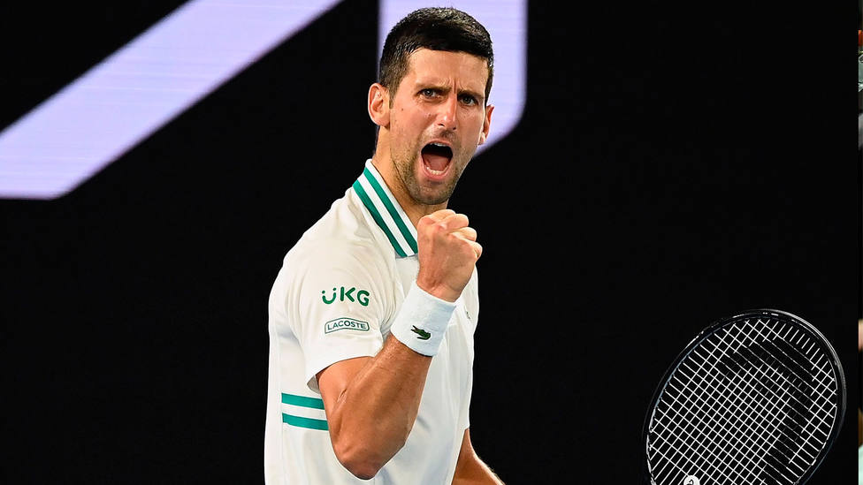 Novak Djokovic celebra uno de los puntos ganadores en semifinales del Open de Australia. EFE