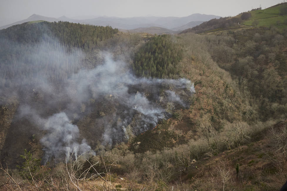 Extinguido el incendio en Bera (Navarra) con cerca de 1.800 hectáreas calcinadas