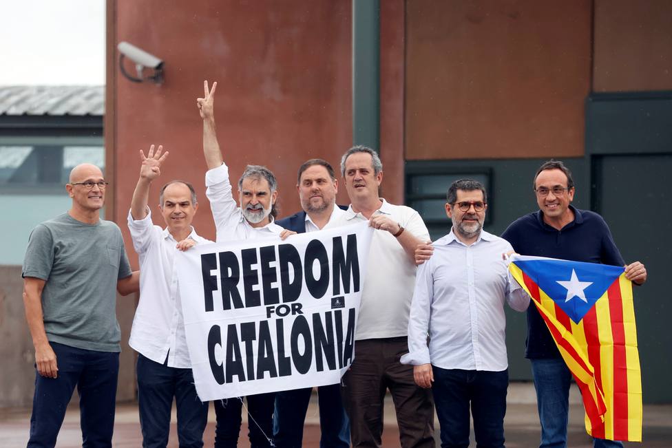 Los presos del procés abandonan la cárcel tras el indulto del Gobierno