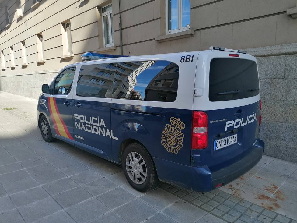 Foto de archivo de una furgoneta de la Policía Nacional en Ferrol