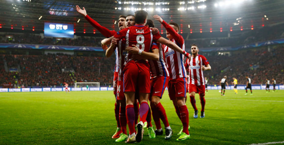 El Atlético de Madrid celebra el primero gol al Bayer (Reuters)