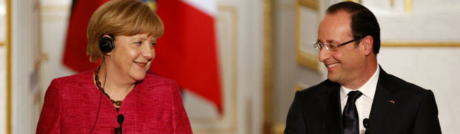 Merkel y Hollande comparecen ante los medios tras su reunión. Reuters