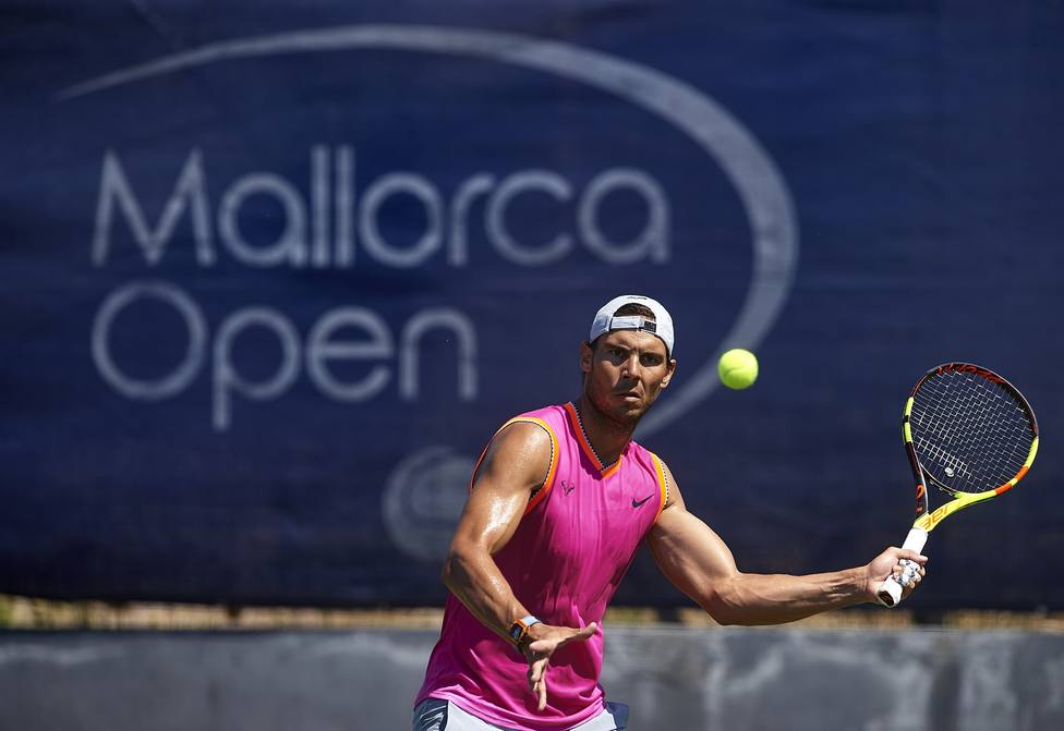 Rafa Nadal comienza su preparación para Wimbledon en las pistas del Mallorca Open