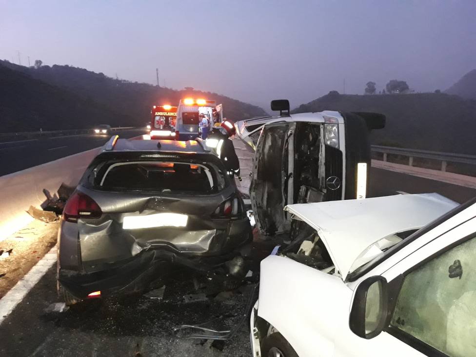Fallece una mujer y tres hombres resultan heridos en un accidente en la AP-46 en Málaga