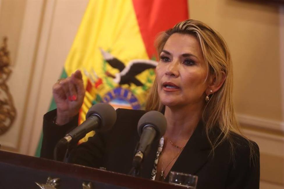 La presidenta interina de Bolivia completa su Gabinete nombrando a otros cinco ministros