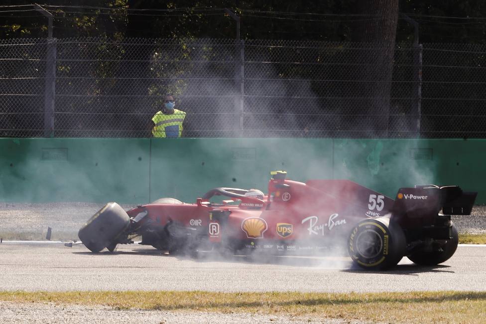 El coche de Carlos Sainz tras el accidente en los segundos libres de Monza