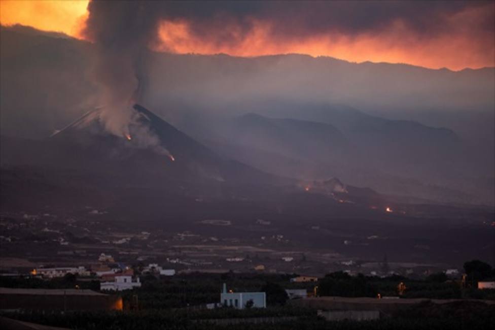 El volcán de La Palma aumenta la sismicidad y la ceniza afectará a los vuelos