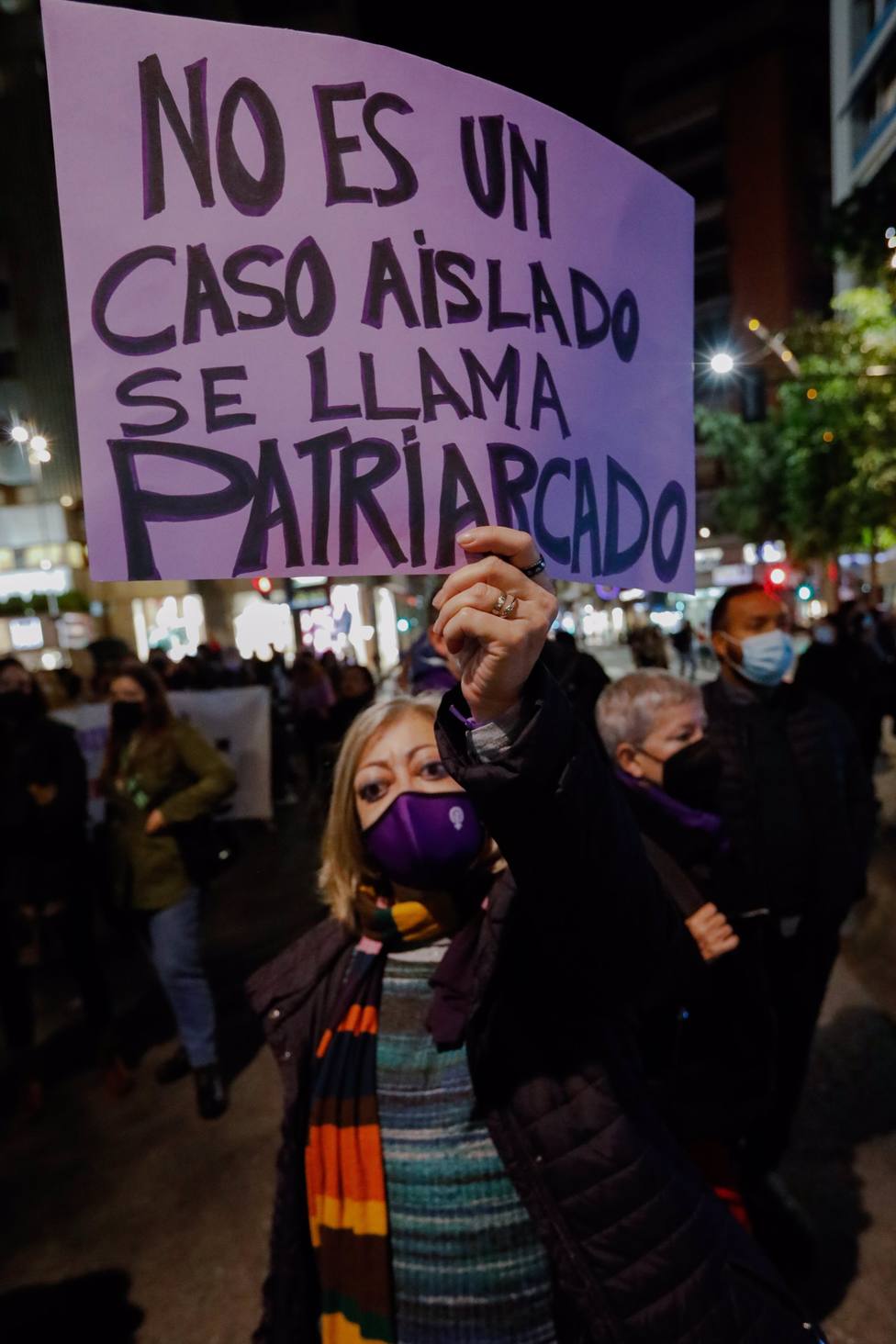 Una mujer porta una pancarta en la manifestaciÃ³n convocada por la Asamblea Feminista de la RegiÃ³n de Murcia con motivo de la conmemoraciÃ³n del 25 de noviembre, DÃ­a Internacional de la EliminaciÃ³n de la Violencia contra la Mujer