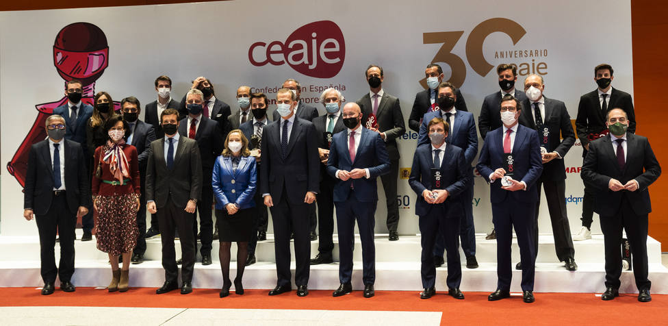 Felipe VI se une a los jóvenes empresarios en el XVIII Premio de CEAJE