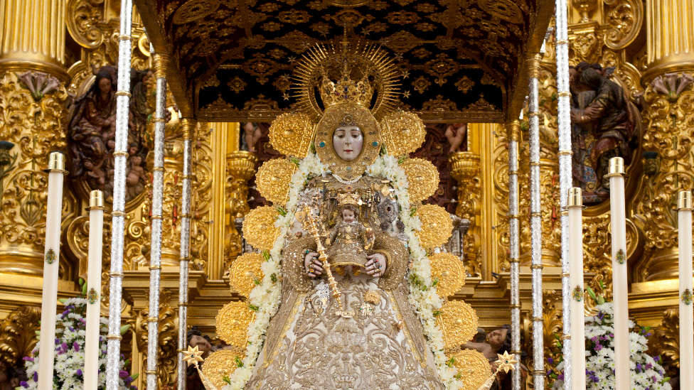 La Virgen del Rocío regresa a su camarín