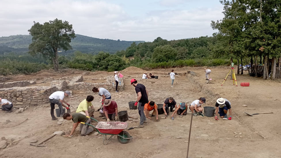 Octava campaña de excavación en el castro de San Lourenzo de Cereixa, en A Pobra do Brollón