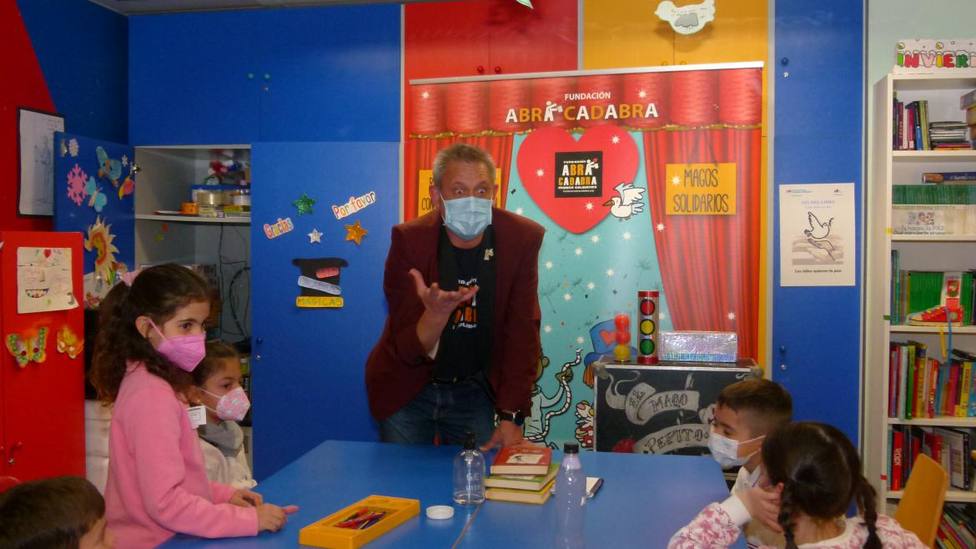 La magia visita a los niños ingresados en la Unidad de Pediatría del Hospital Fundación Alcorcón