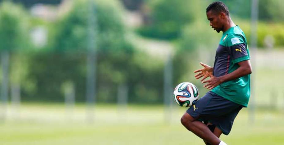 Etoo entrena con Camerún. (Reuters)