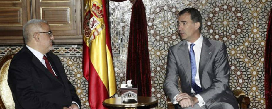 Felipe VI junto al presidente de Gobierno marroquí Abdelilah Benkirán