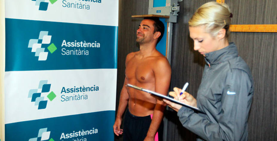 Xavi se somete a la tradicional revisión médica antes de volver al trabajo. Foto: FCB.