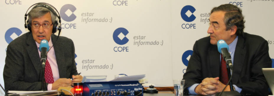 Ernesto Sáenz de Buruaga y Joan Rosell en los estudios centrales de COPE