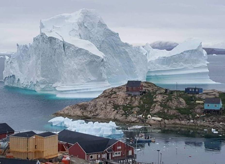 Un iceberg gigante amenaza con destruir un pueblo de Groenlandia